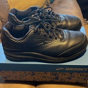 Brooks Addiction Walker 9.5 WIDE running shoes